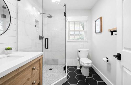 Commodore Bay Waterfront Home on Lake Norman! - Foto 18