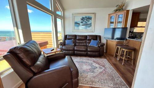 Ocean Front Cabin 15, Jacuzzi & Sensational Views - Photo 3