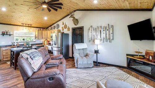 Arkansas Retreat with Deck, Fire Pit and Mtn Views! - Foto 3