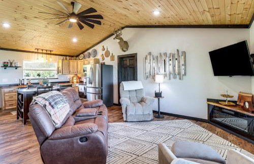 Arkansas Retreat with Deck, Fire Pit and Mtn Views! - Foto 3