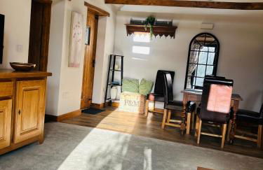 One bedroom converted barn - entire property - Foto 13