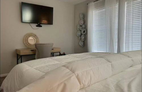 Cozy 2BR with King Bed 3 min to Beach - Foto 8