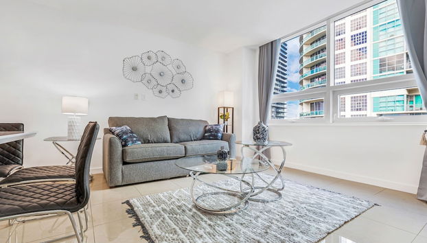 Modern 2-BD Condo in Midtown Miami Pool & Gym - Foto 2, Habitación