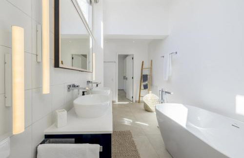 Vila Golfinho, with heated pool, rooftop lounge and ocean views - Foto 35
