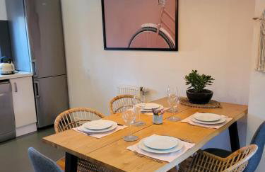 Uroczy dom na ładnym podwarszawskim osiedlu - Foto 5