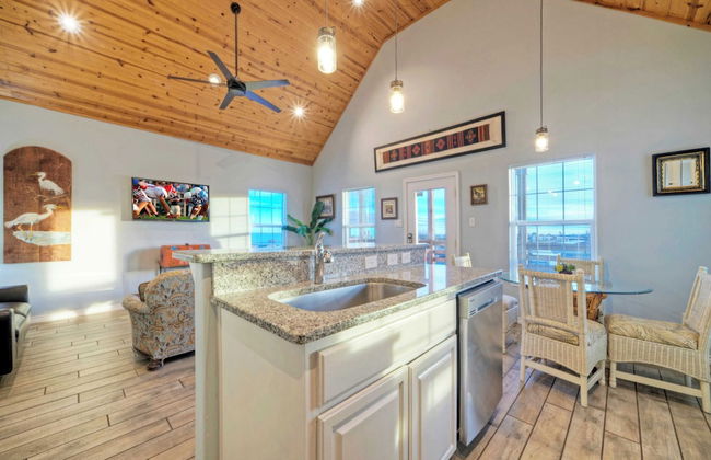 Group Getaway w/ Pool, Boat Dock 2 Homes Laguna Village Retreat by Avantstay - Foto 13