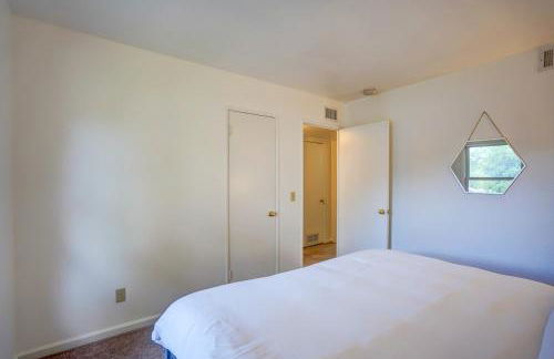 30 Day Minimum - Entire House - Washer and Dryer and AC - Photo 15