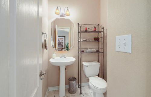 Rosey Bouldin Home Minutes to DT - Adelaide! - Photo 28