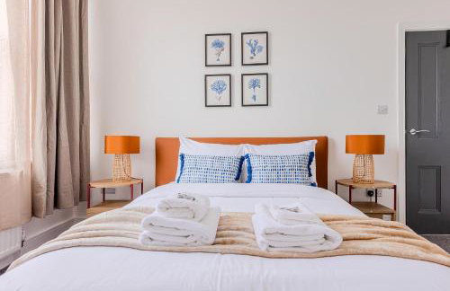 Immense Bright 5BR House near Kensington Olympia - Photo 10