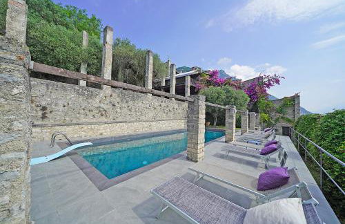 Villa Rachele: stunning luxury villa in centre Gargnano with private pool and breathtaking views - Foto 2
