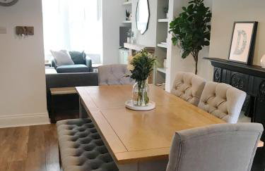 Emerson House, dog friendly with log burner close to waters edge and harbour - Photo 13