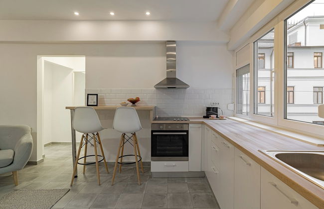 Central 4BR Flat - 2 Units Combined with Balconies, Near Cismigiu, 2 Kitchens & 2 Baths - Foto 16