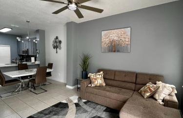 Stylish 3 bd townhouse near Disney with private pool. - Photo 13