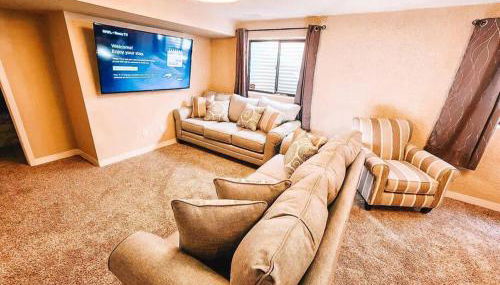 Pet Friendly/3 King Beds/Mins to Airport - Foto 2