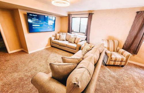 Pet Friendly/3 King Beds/Mins to Airport - Foto 2