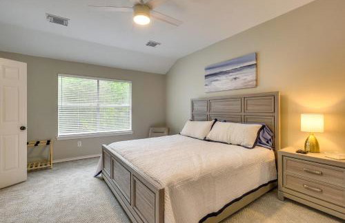 Modern Woodlands Townhome with Spacious Yard and Patio - Photo 12