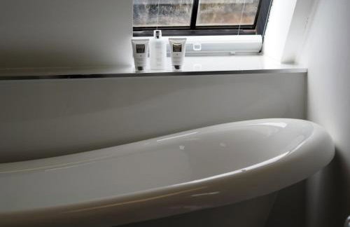 Cot Cottage - Panoramic Views & Hot Tub! - Foto 8