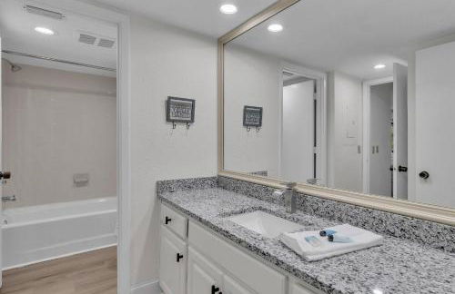 Golf and Tennis Community-Course Views-Corner Unit - Foto 16