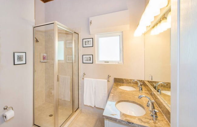 Peaceful Ocean Front Beach House in Bodden Town - Photo 15