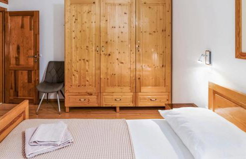 4 Bedroom Beautiful Home In Mravinci - Photo 30