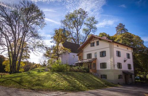 Wald Apartments bei Schlossgaststätte Hohenberg - Seeshaupt, südlicher Stanberger See, kostenfrei Parken, Ladestation für Auto und Fahrad, WLAN, Natur pur - Foto 1