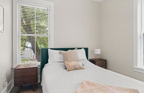 Downtown at The Peach House Dogs Welcome Fully Fenced Yard and Off-street Parking - Foto 12