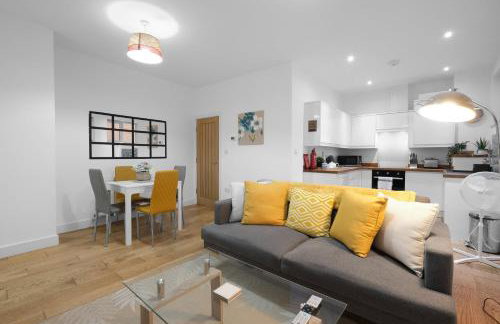 Eastons 1 Bedroom Apartment with Sofa Bed - Photo 16