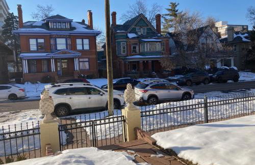 Pineapple House, Spacious 1st Floor Apartment! City Center! 96 Walk Score! FREE parking! - Foto 25