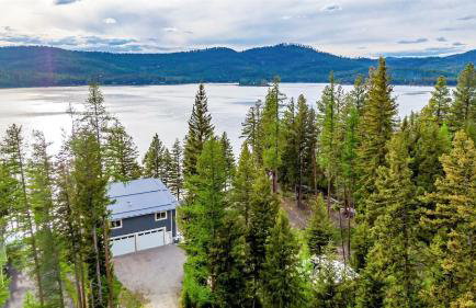 Built 2016 Pristine Lake House for Boating, Remote Work, Hiking and Relaxing - Foto 1