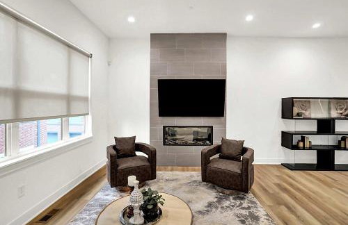 Luxury Townhouse with Fireplace Rooftop Deck Close to Downtown-Family Friendly - Foto 5