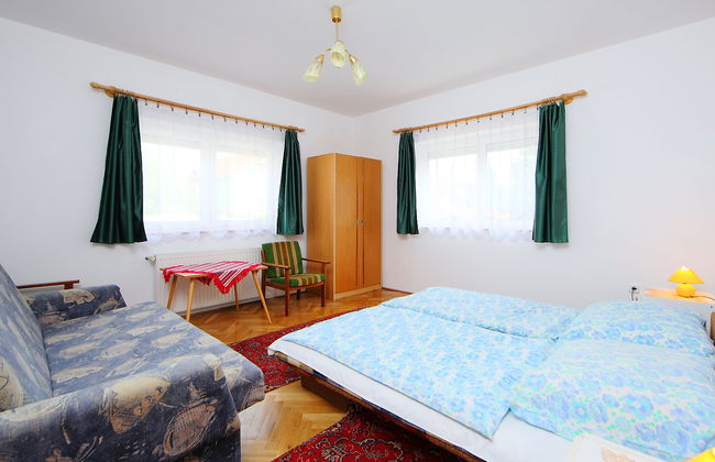 6 bedroom House in Balatonszárszó with garden and terrace - Photo 5