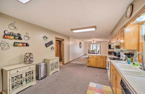 Kayaks and Boat Dock Waterfront Home in Grove - Foto 11