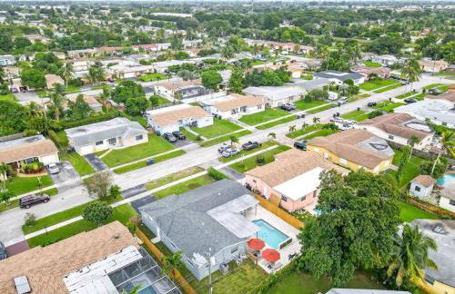 Hidden Gem 4 Bedroom Home with Private Pool & Game Room - Photo 8