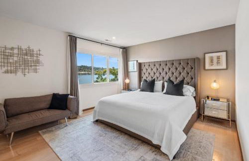 Stunning Waterfront Mansion with Pool and Hottub - Foto 43