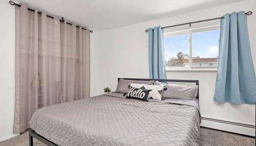 2nd Floor, Corner unit ft. King Bed - Workspace - Foto 2