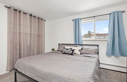 2nd Floor, Corner unit ft. King Bed - Workspace - Foto 2