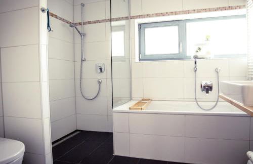 Ferienwohnung Seeufer - Exklusiv direkt am See mit großer Terrasse in Kressbronn - Foto 17