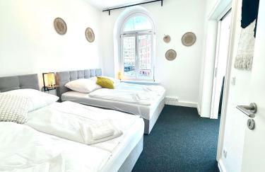 Central Apartment for up to 10 Guests - Photo 8