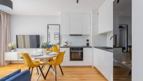 Elegant Apartment in Warsaw with Parking and Desk for Remote Work by Noclegi Renters - Foto 5, stove