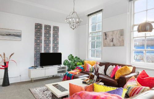 EcoCrest-Superior 2 Bedroom 2 Bath - Free Parking - Sleeps 5 - Photo 2