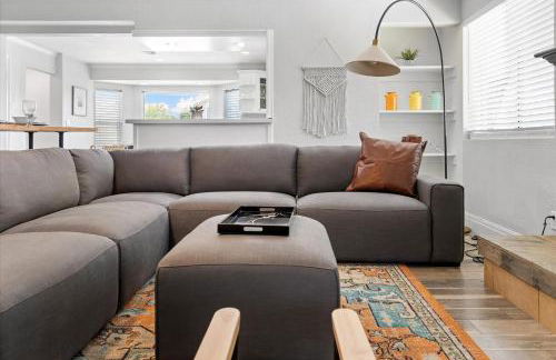 Backyard Oasis Heated Pool Game Room Gazebo - Foto 28