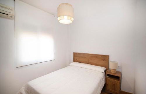 Stylish 3-Bedrooms Getaway with Terrace & Pool - Foto 9