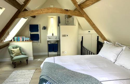 Idyllic secluded hideaway with countryside views on the edge of the Cotswolds - Photo 4