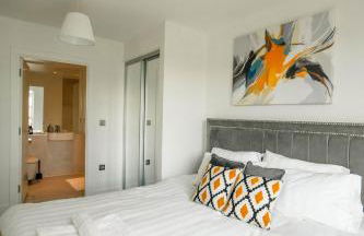 Modern 2 Bedroom with Superking Bed & Balcony views Near Wembley - Foto 11