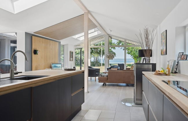 "Kennet" - 30m from the sea - Photo 16