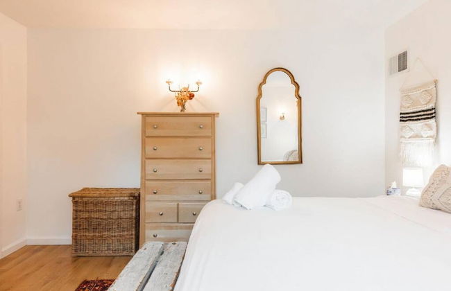 Twin Cabin I - Hot Tub Firepit Hiking Retreat - Foto 16