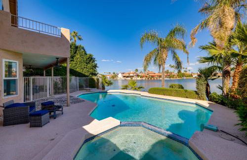 Lakefront Living! Huge Phoenix Home with Pool Table - Foto 29