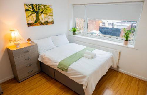 Beautiful Modern Home in London, Free Parking, Family Home, Sleeps 9, Close to Railway Station - Foto 53