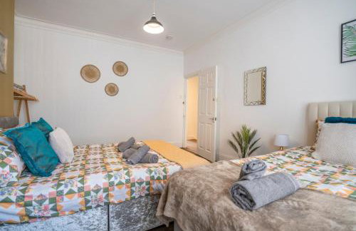 Spacious 3 Bed Flat-Free Parking-by Holiday Homes - Foto 15