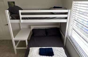 Miami's Cozy Tropical Getaway - Photo 15